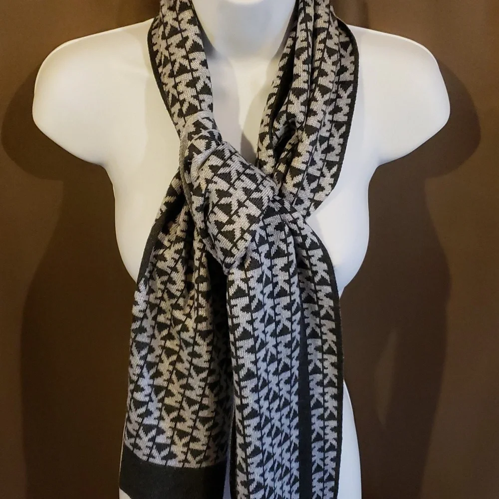 Michael Kors Signature Gray Scarf - Picture 3 of 7